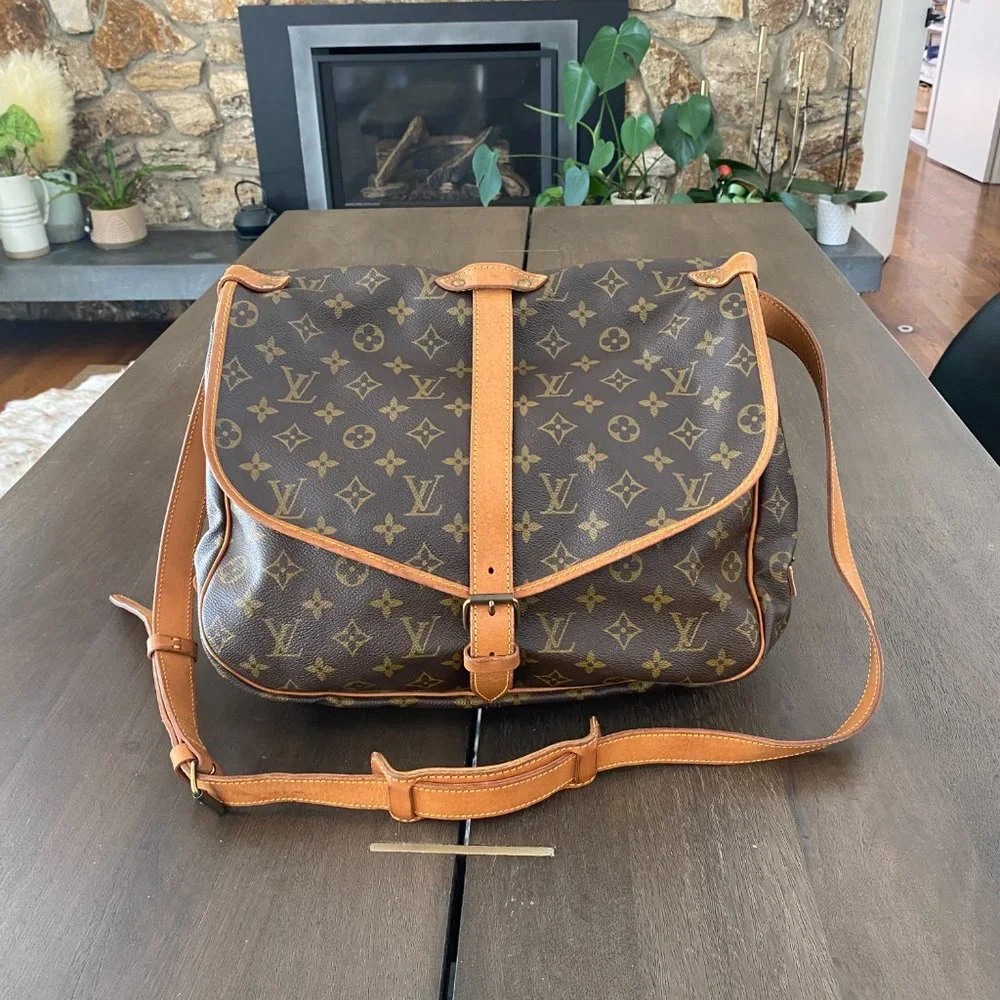 LOUIS VUITTON Saumur 35 Crossbody Messenger Handbag - Picture 1 of 15